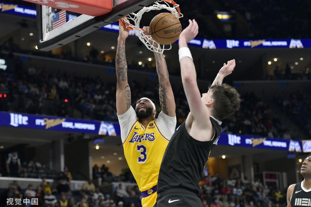 与迪尔签下 与迪尔签下