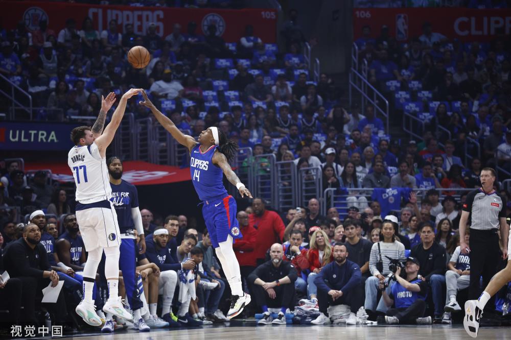 现出攻防两 现出攻防两