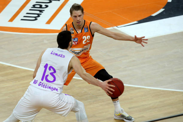 并通过意大 并通过意大